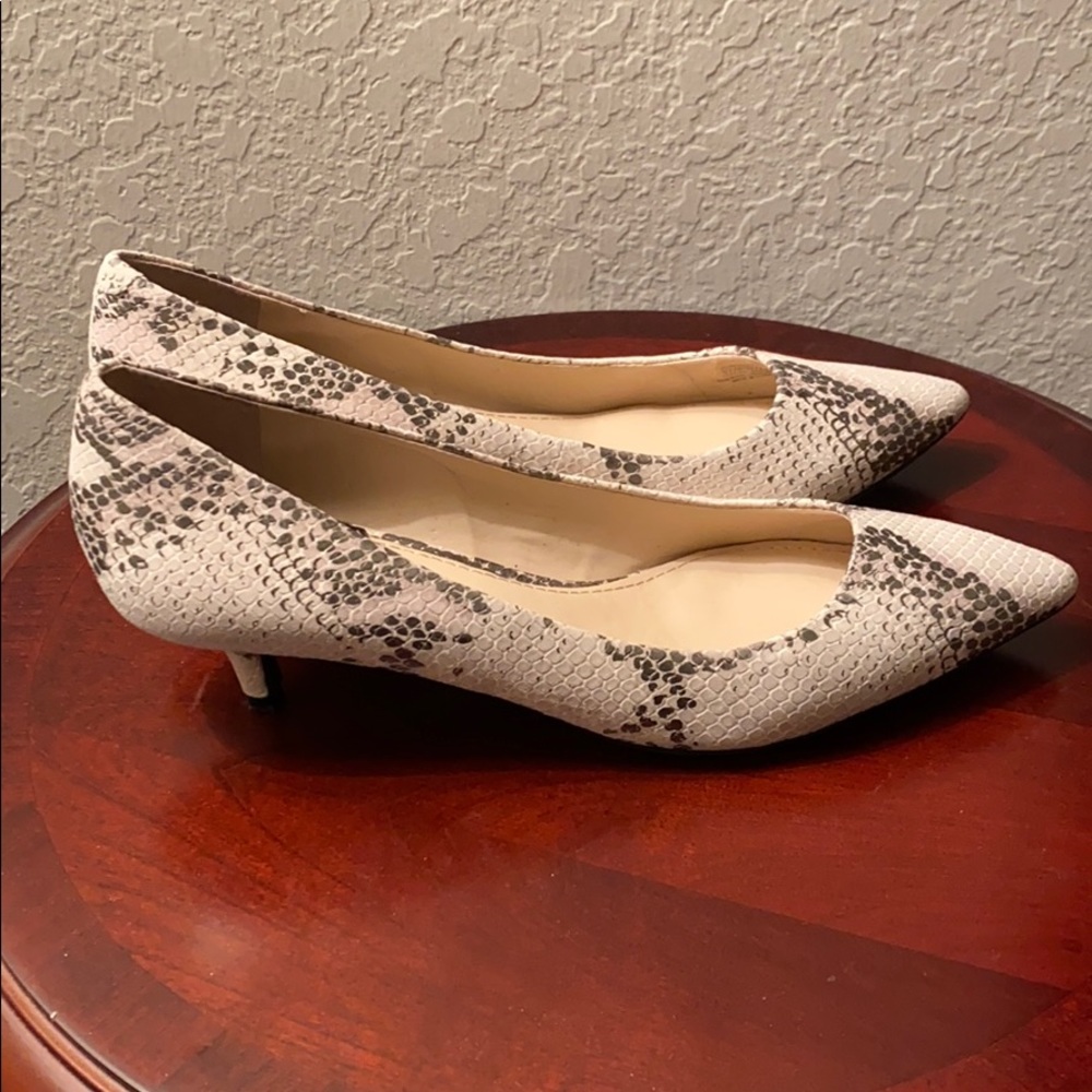 Vince Camuto 9 1/2 Little Heels 👠 Leather